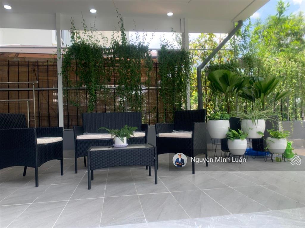 Cần bán gấp căn hộ sky garden phú mỹ hưng 200m2 giá chỉ 10,5 tỷ  sổ hồng riêng  sân vườn rộng