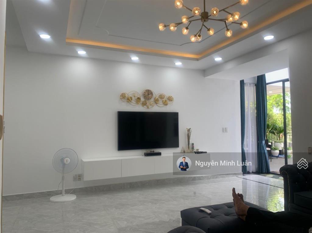 Cần bán gấp căn hộ sky garden phú mỹ hưng 200m2 giá chỉ 10,5 tỷ  sổ hồng riêng  sân vườn rộng