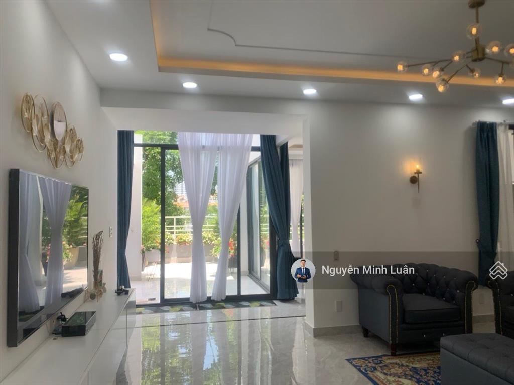 Cần bán gấp căn hộ sky garden phú mỹ hưng 200m2 giá chỉ 10,5 tỷ  sổ hồng riêng  sân vườn rộng