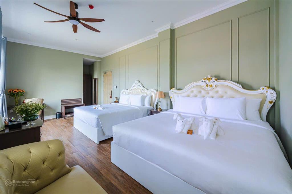 Bán khách sạn đạt chuẩn 3 sao, ngay trung tâm cửa ngõ đà lạt 955m2 40 phòng 180 tỷ