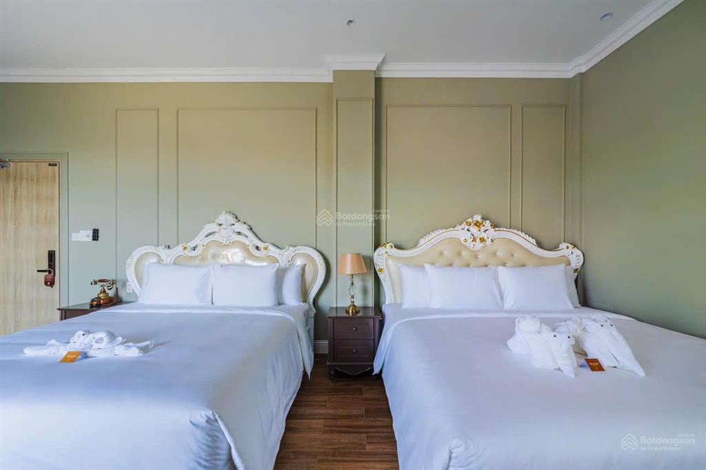Bán khách sạn đạt chuẩn 3 sao, ngay trung tâm cửa ngõ đà lạt 955m2 40 phòng 180 tỷ