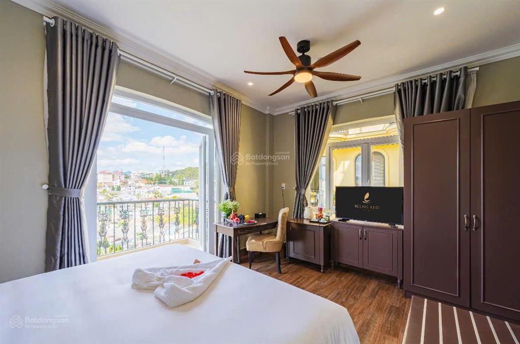 Bán khách sạn đạt chuẩn 3 sao, ngay trung tâm cửa ngõ đà lạt 955m2 40 phòng 180 tỷ