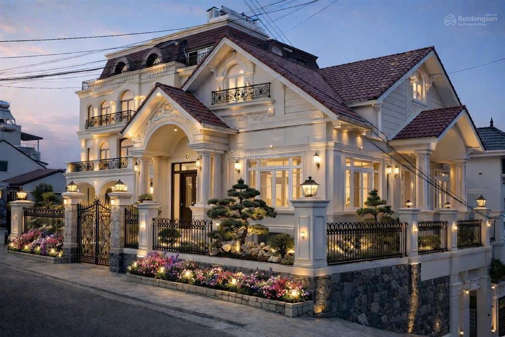 Cần bán villa vừa hoàn thiện, cao cấp, mặt tiền trịnh hoài đức 270m2 ngang 15m, nở hậu 17 tỷ