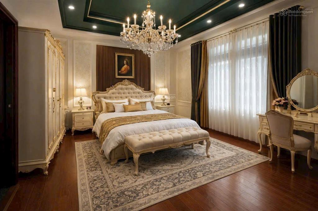 Cần bán villa vừa hoàn thiện, cao cấp, mặt tiền trịnh hoài đức 270m2 ngang 15m, nở hậu 17 tỷ
