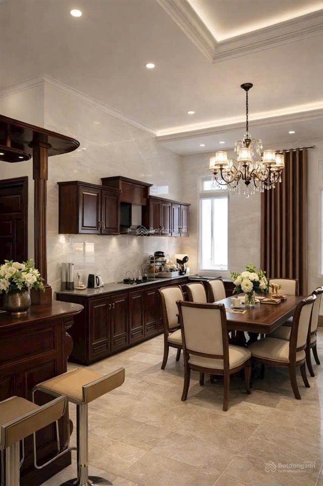 Cần bán villa vừa hoàn thiện, cao cấp, mặt tiền trịnh hoài đức 270m2 ngang 15m, nở hậu 17 tỷ