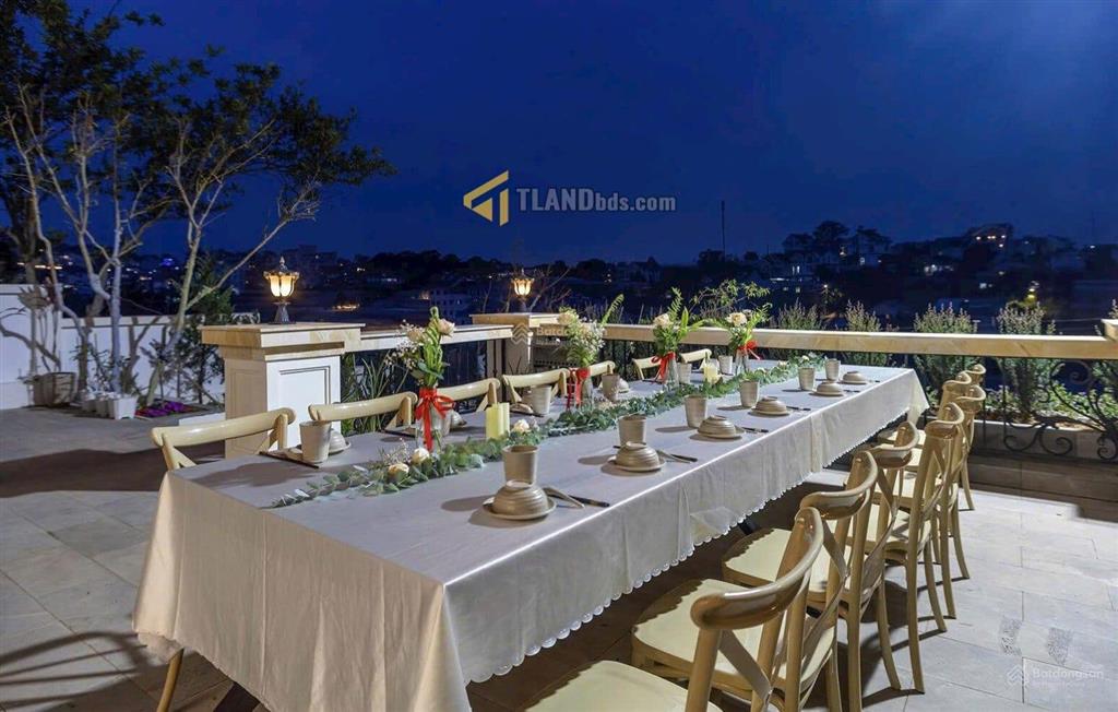 Bán villa sân vườn view đẹp đường ô tô lớn trịnh hoài đức 304.1m2 nhà mới 4 tầng 20tỷ thương lượng