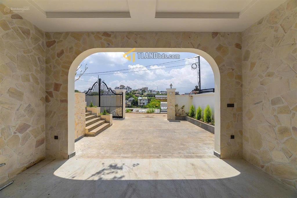 Bán villa sân vườn view đẹp đường ô tô lớn trịnh hoài đức 304.1m2 nhà mới 4 tầng 20tỷ thương lượng