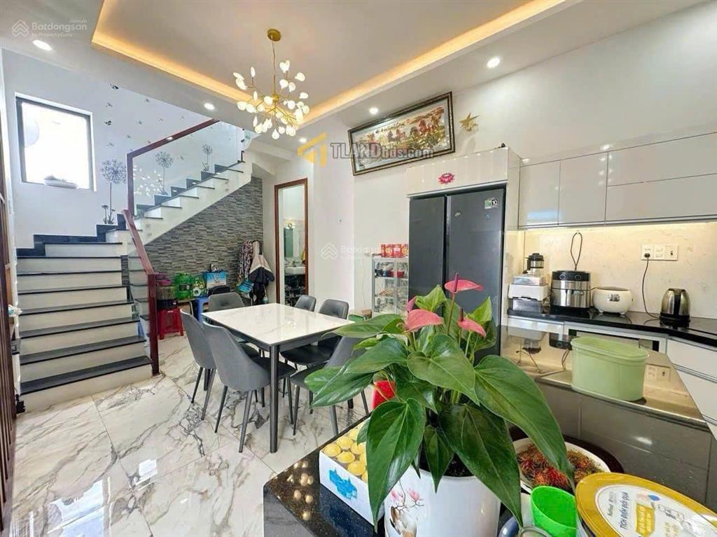 Cần vốn bán gấp căn biệt thự trịnh hoài đức, đà lạt 200m2, 3 tầng sân đậu ô tô 8,5 tỷ
