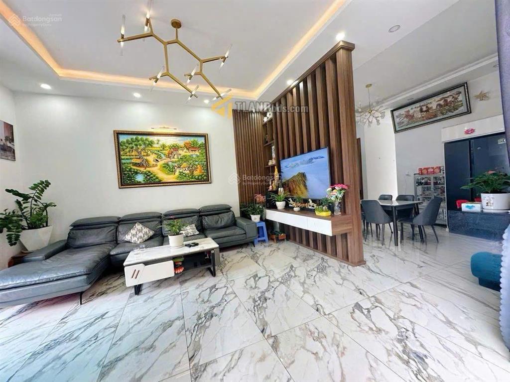Cần vốn bán gấp căn biệt thự trịnh hoài đức, đà lạt 200m2, 3 tầng sân đậu ô tô 8,5 tỷ
