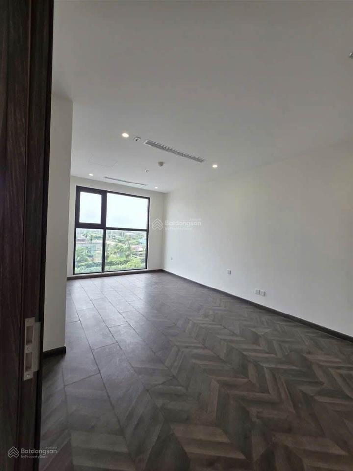 Chính chủ cho thuê căn 2pn be6 nhà trống, giá tốt trong vinhomes, phân khu cao cấp ở dự án