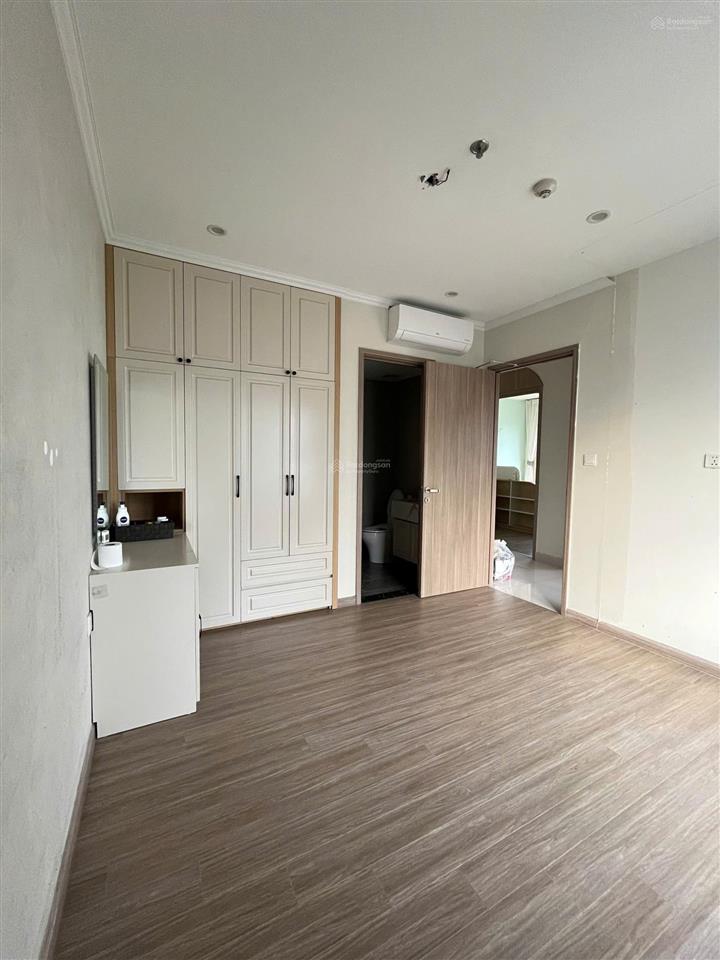 Bán căn 3pn 3,75 tỷ, 82m2 có nội thất view sông vinhomes grand park
