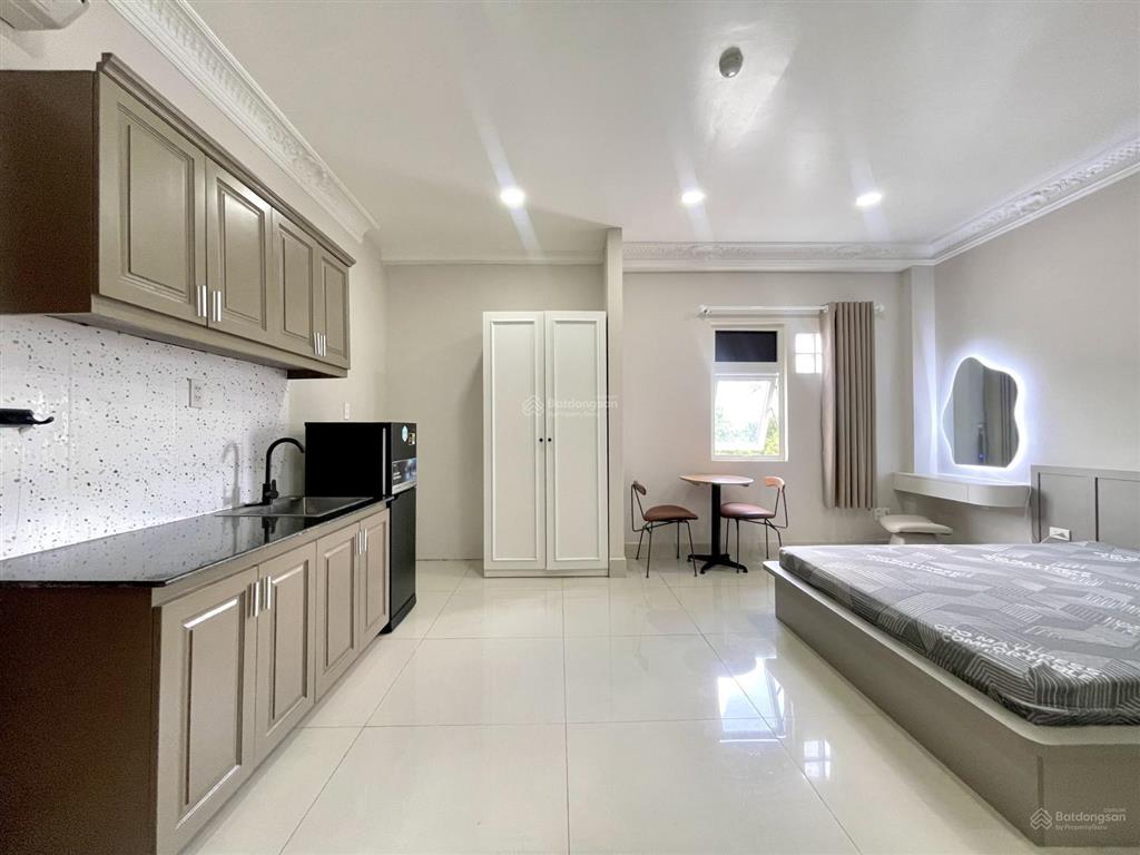Cho thuê căn hộ cao cấp gần sân bay, view nhìn ra công viên gia định