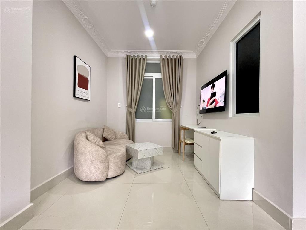 Cho thuê căn hộ cao cấp gần sân bay, view nhìn ra công viên gia định