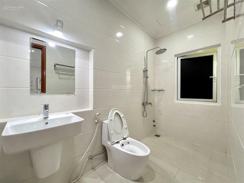 Cho thuê căn hộ cao cấp gần sân bay, view nhìn ra công viên gia định