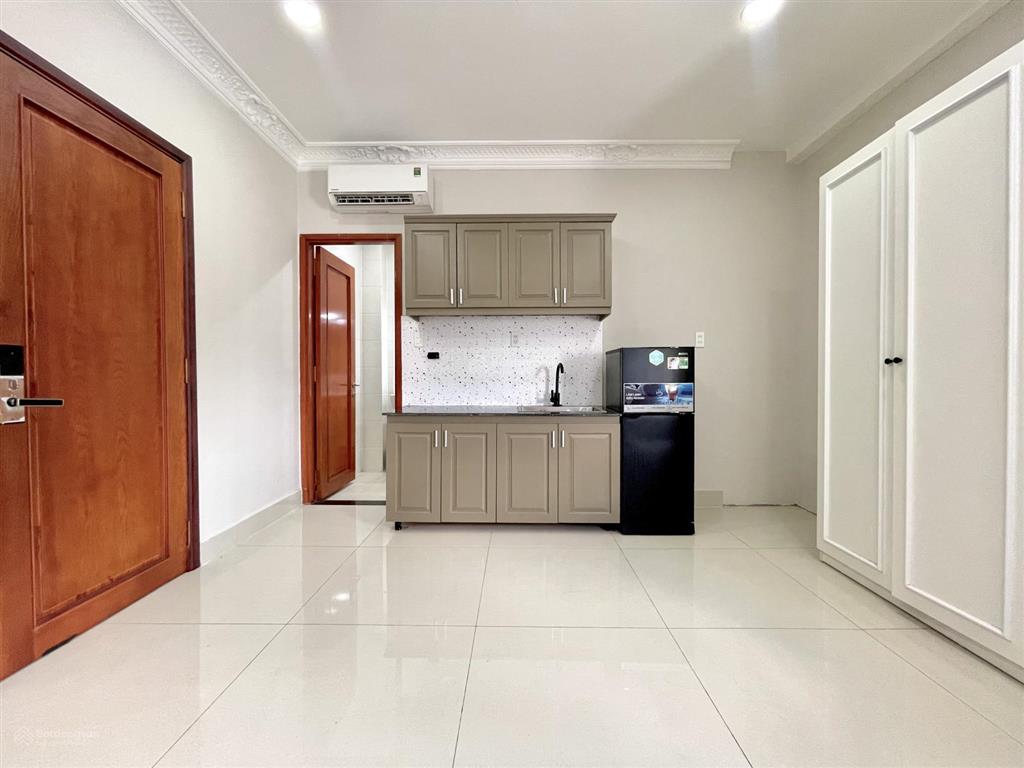 Cho thuê căn hộ cao cấp gần sân bay, view nhìn ra công viên gia định