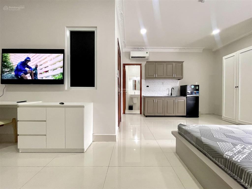Cho thuê căn hộ cao cấp gần sân bay, view nhìn ra công viên gia định