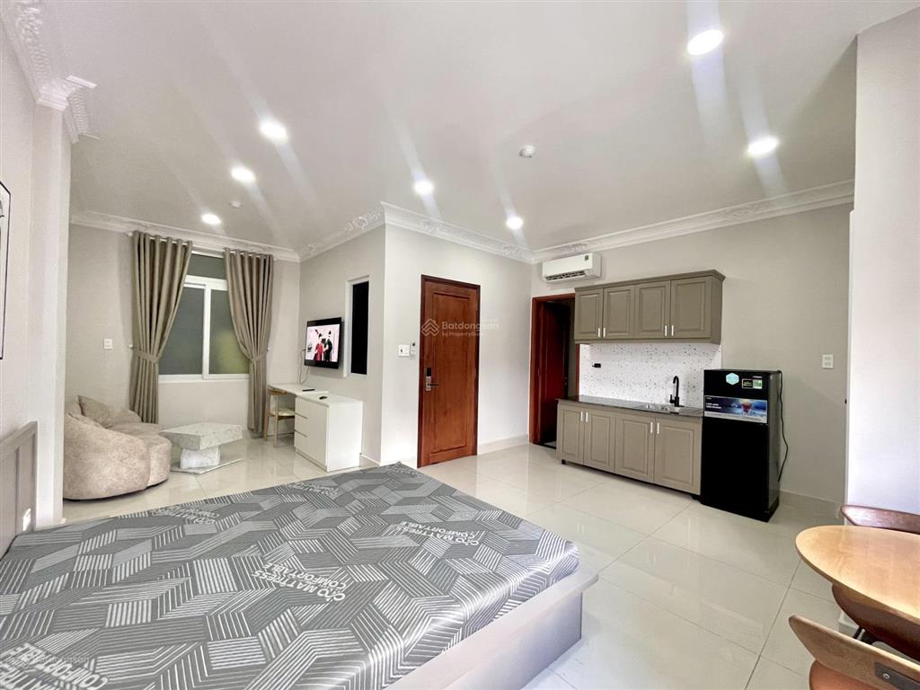 Cho thuê căn hộ cao cấp gần sân bay, view nhìn ra công viên gia định