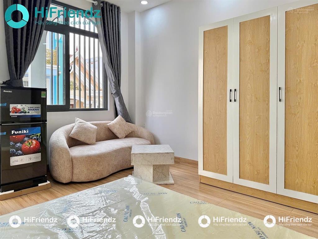 Cho thuê căn hộ ban công full nội thất mới gần nhà ga t3 và etown cộng hoà