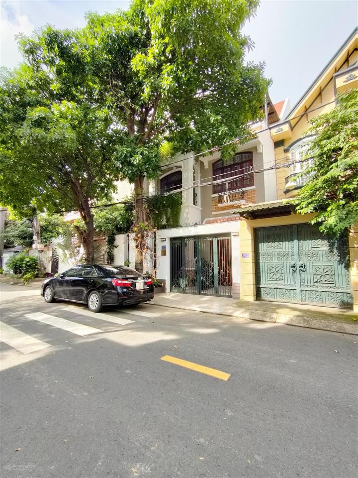 Bán đất hxh 10m thông dương quảng hàm p5 gv. dt 5x18m. gía 12.5 tỷ tl.  0855*400*684 hương