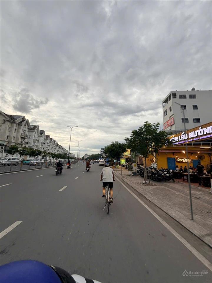 Bán mt lê văn thọsát ngã 3 lê đức thọ. dt4.8x18m, nở hậu 7m. giá16.5 tỷ tl.