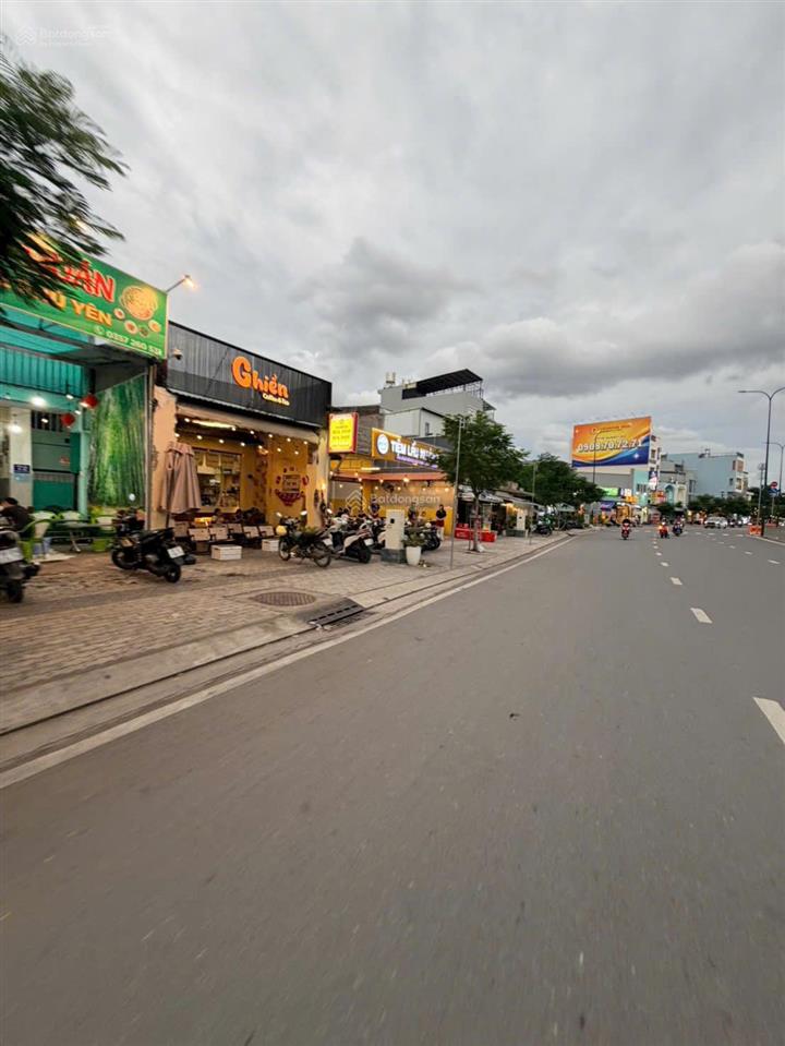 Bán mt lê văn thọsát ngã 3 lê đức thọ. dt4.8x18m, nở hậu 7m. giá16.5 tỷ tl.
