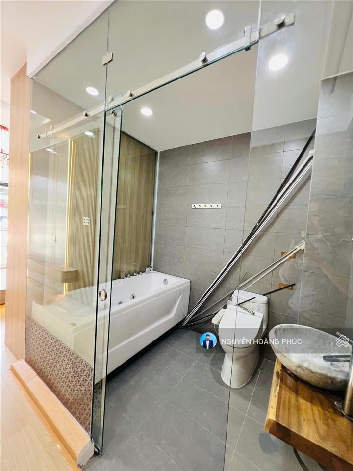 Bán nhà đường cách mạng tháng 8 quận 3, dt 3.5x12m, 5 tầng, thang máy, nhà mới, chỉ 8.9 tỷ