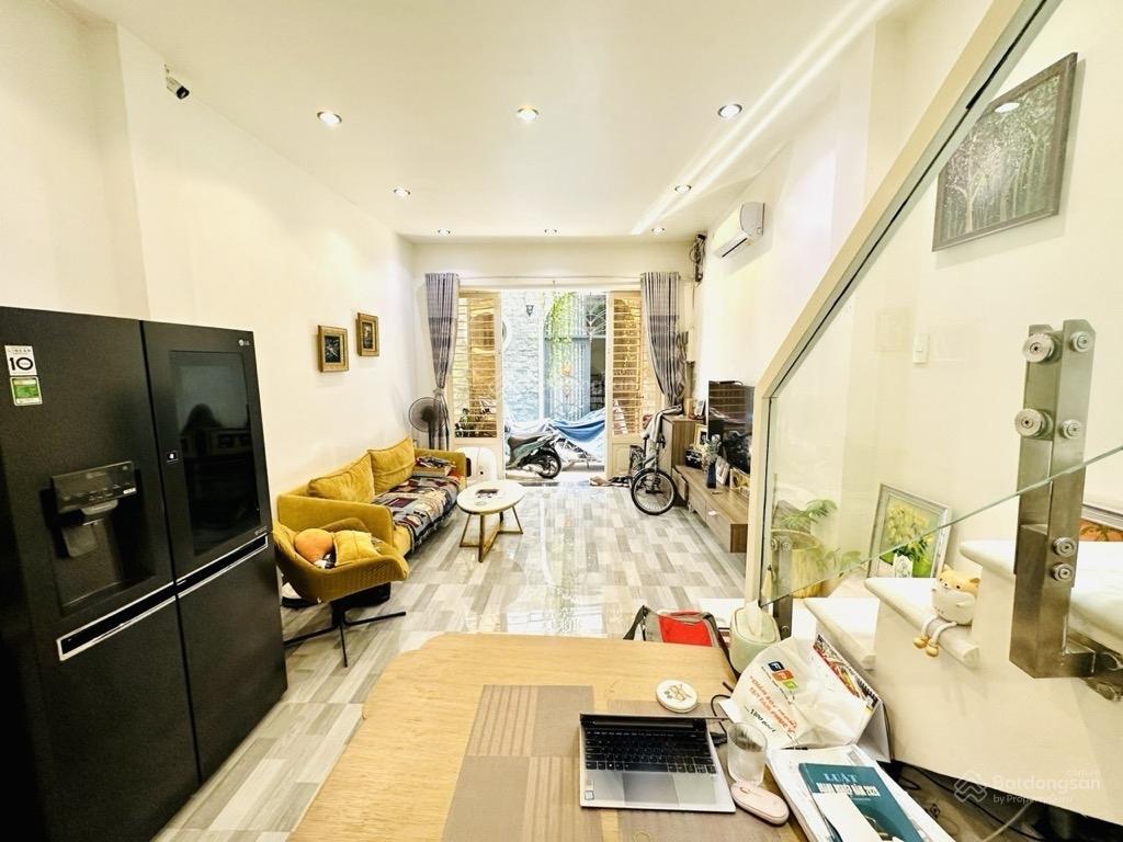 Bán nhà hẻm 41 trần nhật duật, quận 1. dt 4x8m, gồm trệt, 2 tầng, 3 phòng ngủ, giá 6 tỷ 450