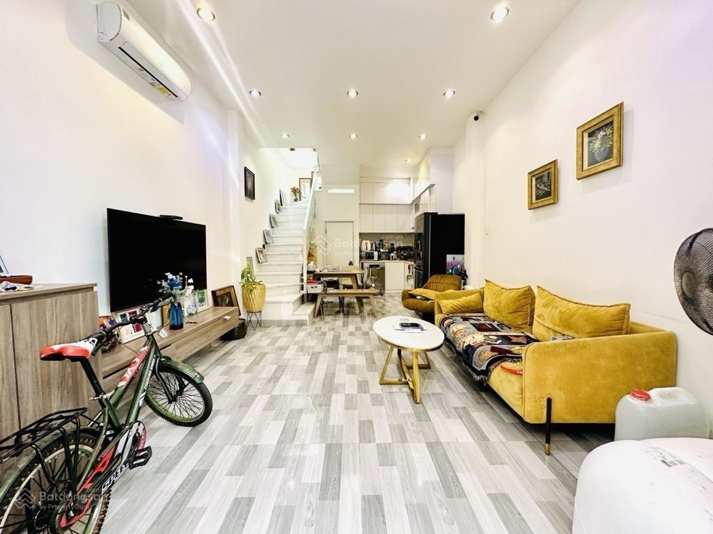 Bán nhà hẻm 41 trần nhật duật, quận 1. dt 4x8m, gồm trệt, 2 tầng, 3 phòng ngủ, giá 6 tỷ 450