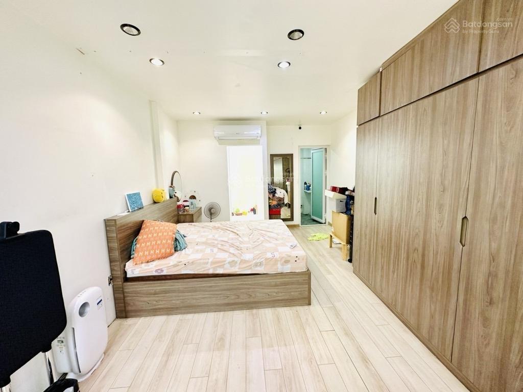 Bán nhà hẻm 41 trần nhật duật, quận 1. dt 4x8m, gồm trệt, 2 tầng, 3 phòng ngủ, giá 6 tỷ 450