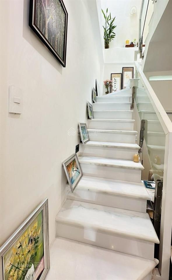 Bán nhà hẻm 41 trần nhật duật, quận 1. dt 4x8m, gồm trệt, 2 tầng, 3 phòng ngủ, giá 6 tỷ 450