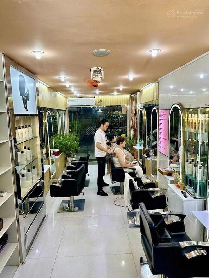 Bán nhà mặt tiền số 39 huỳnh văn bánh quận phú nhuận, kc trệt, 3 tầng, dtsd hơn 200m2, nhỉnh 10 tỷ