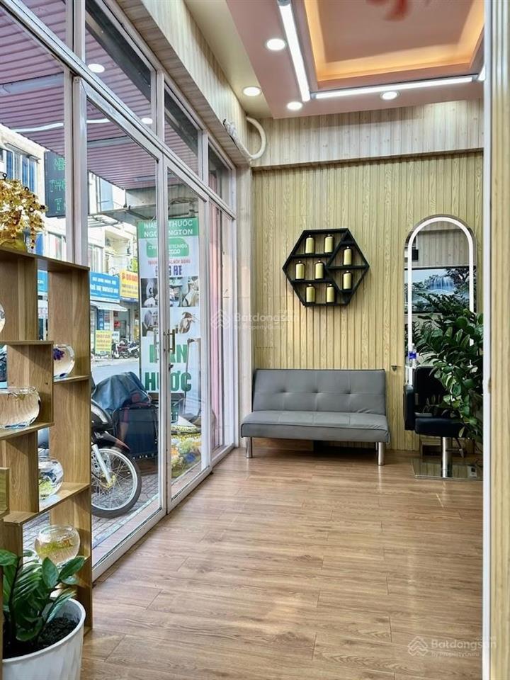 Bán nhà mặt tiền số 39 huỳnh văn bánh quận phú nhuận, kc trệt, 3 tầng, dtsd hơn 200m2, nhỉnh 10 tỷ