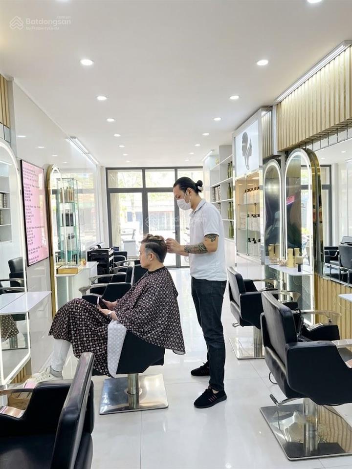 Bán nhà mặt tiền số 39 huỳnh văn bánh quận phú nhuận, kc trệt, 3 tầng, dtsd hơn 200m2, nhỉnh 10 tỷ
