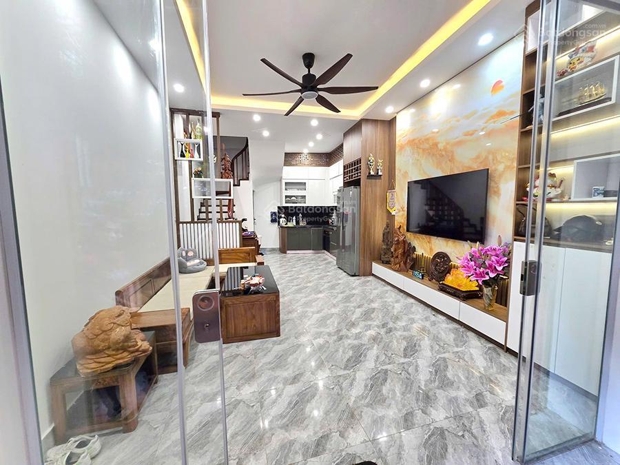 Hiếm  nhà hai bà trưng dân xây 3pn, 2 thoáng, ban công, vf3 tận cửa, mặt tiền 4,2m|dt 33m2, 9,9tỷ