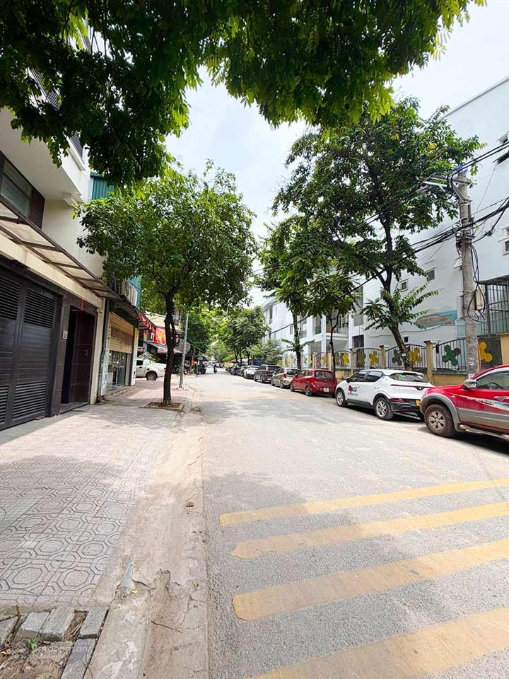 Giảm chào 4 tỷ tòa văn phòng 7 tầng đỗ nhuận, cạnh ngoại giao đoàn, ô tô tải tránh