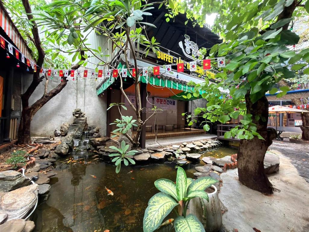 Sang nhượng nhà hàng hàn quốc lê quý đôn  có đầy đủ mọi thứ chỉ vào thuê và khai thác kd thôi