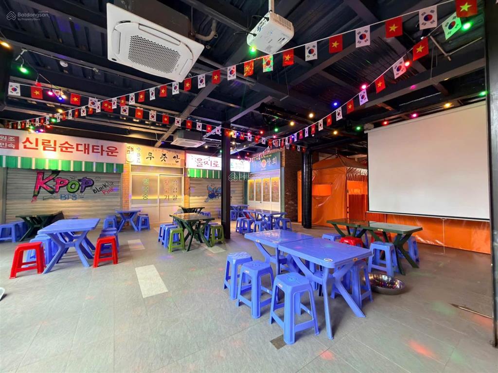 Sang nhượng nhà hàng hàn quốc lê quý đôn  có đầy đủ mọi thứ chỉ vào thuê và khai thác kd thôi