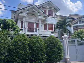 Biệt thự view sông, 15x26m, đồng bộ 1 hầm 3 lầu, duy nhất 18 căn nội khu, chào 33 tỷ