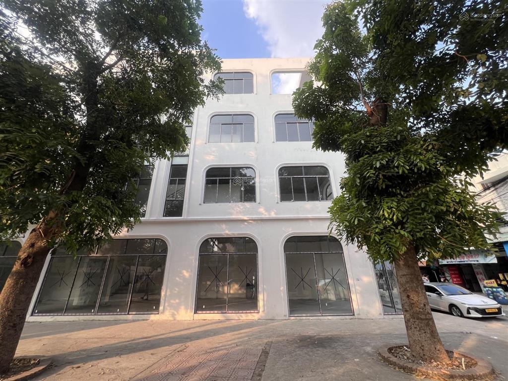 Kẹt bank 7tỷ bán nhà 5 lầu 5x24m dt 120m2 hơn 10tỷ
