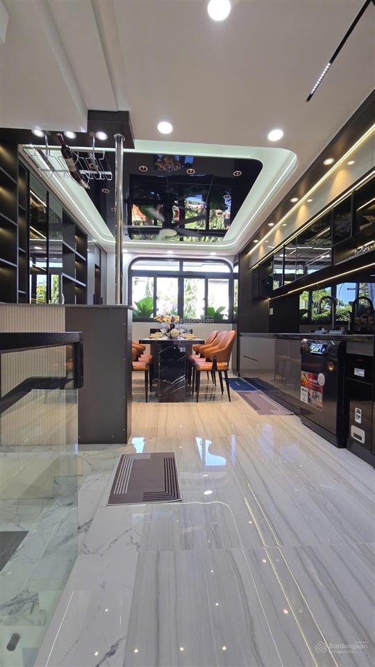 Lãi bank cao, xây chưa kịp ở bán nhà xây mới 5 tầng full nội thất hơn 9 tỷ