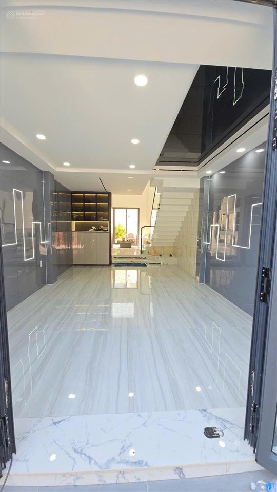 Lãi bank cao, xây chưa kịp ở bán nhà xây mới 5 tầng full nội thất hơn 9 tỷ