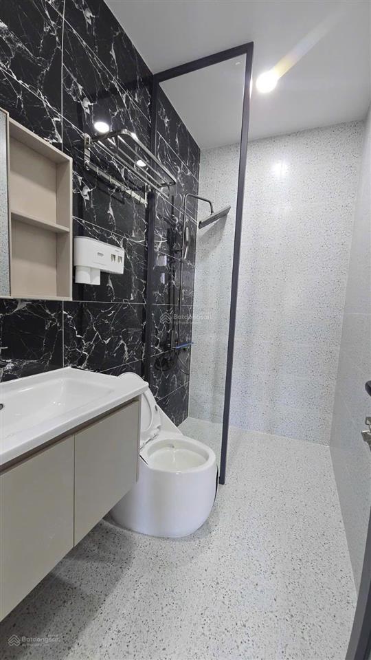 Lãi bank cao, xây chưa kịp ở bán nhà xây mới 5 tầng full nội thất hơn 9 tỷ