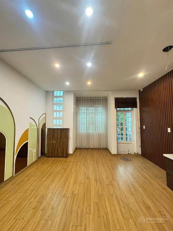 Cần bán nhà 4 lầu,vỉa hè kinh doanh hoàng diệu 2 thủ đức hơn 10t