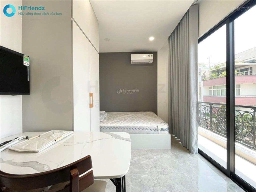 Cho thuê phòng studio  ban công nhà mới siêu sạch chỉ tính điện còn lại free hết