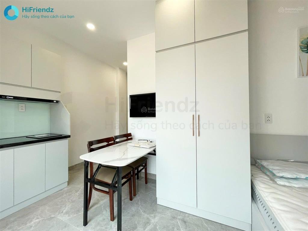 Cho thuê phòng studio  ban công nhà mới siêu sạch chỉ tính điện còn lại free hết