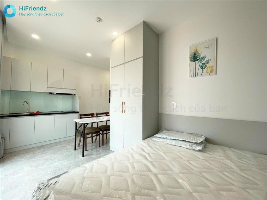 Cho thuê phòng studio  ban công nhà mới siêu sạch chỉ tính điện còn lại free hết
