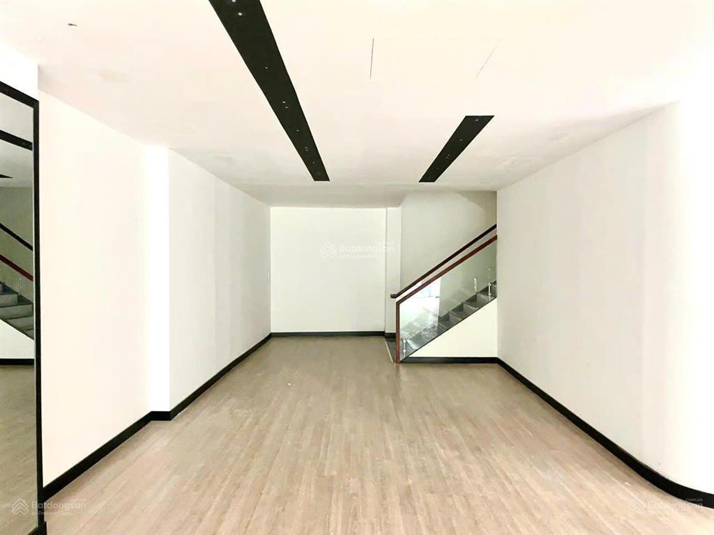 Cho thuê siêu phẩm 215a215b hai bà trưng  8x25m  3 tầng trống suốt mới đẹp  giá thuê 250 triệu