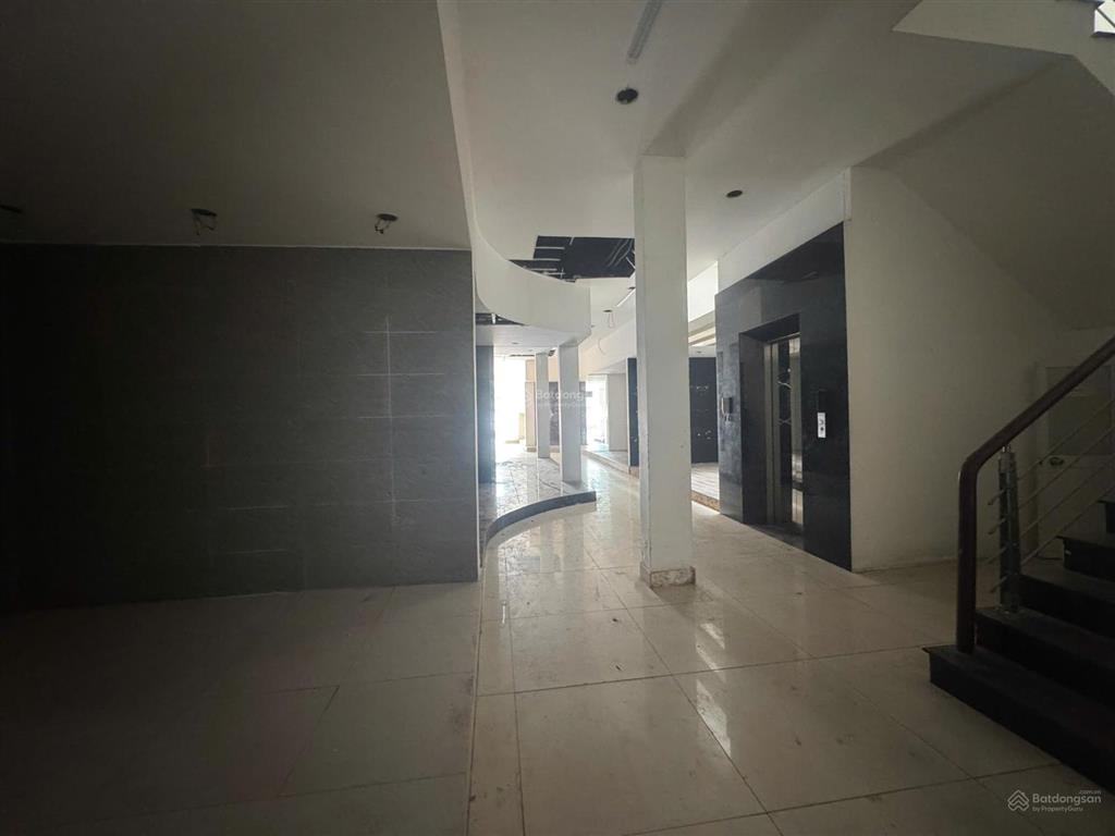 Cho thuê mặt tiền nam kỳ khởi nghĩa, quận 3, ngang 11 x25m, 5 tầng thang máy,  0705 214 ***