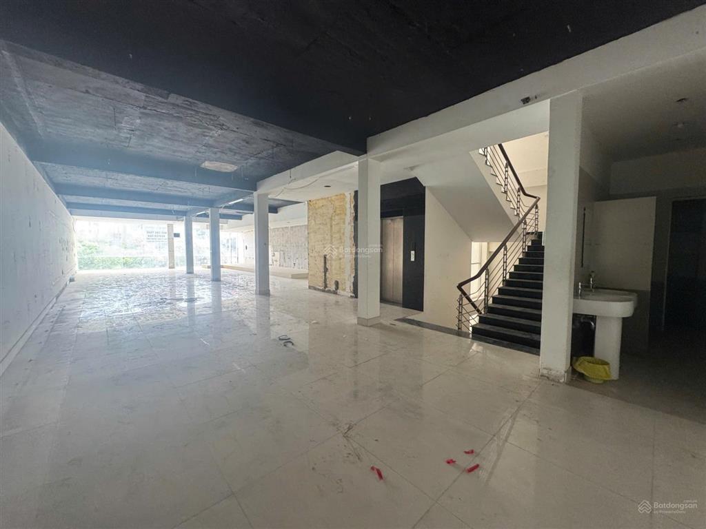 Cho thuê mặt tiền nam kỳ khởi nghĩa, quận 3, ngang 11 x25m, 5 tầng thang máy,  0705 214 ***