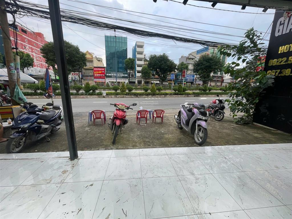 Mặt tiền trường chinh ( ngay cầu tham lương )  21x53m  trệt lửng  giá 70 triệu/căn  0705 214 ***